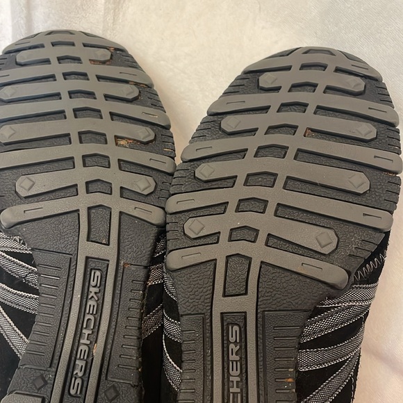 Skechers Women's Black Shoes. Excellent Condition- Worn 3 times. Size 8.5. - Picture 10 of 12
